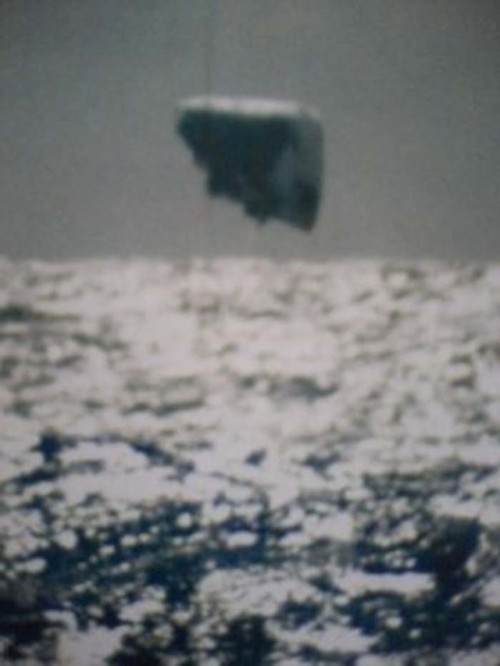 unexplained-events:USS Trepang’s UFO Sightings These images of UFOs are said to be taken from the US