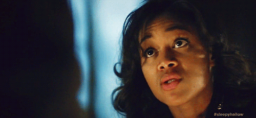 tiaraloveskrisandlupita:Abbie and her curls (｡♥‿♥｡)