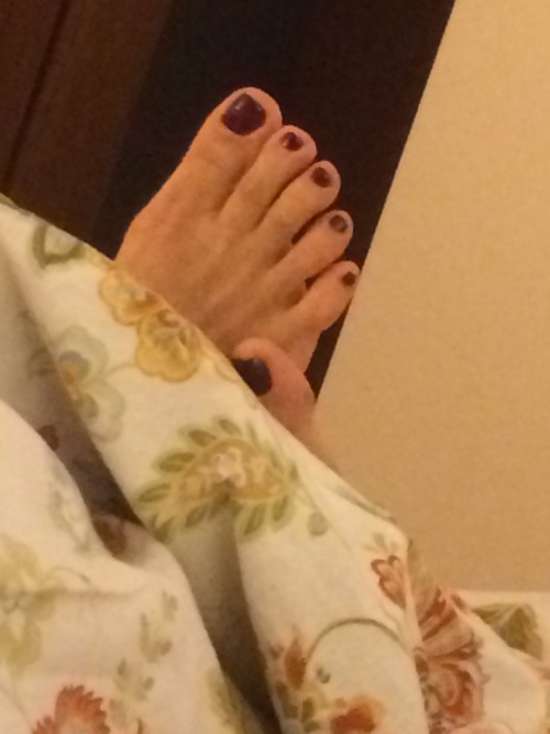 ronin257: onlymywifey: Delicious I love her Feet