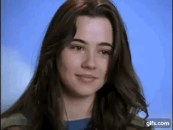 thereckless1611:So I have a theory that Linda Cardellini is a mytical entity that