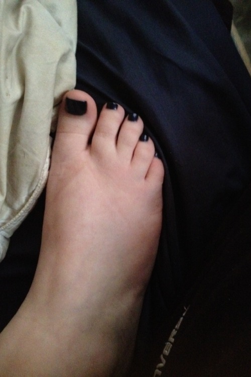 jojobelle91: Sick in bed foot :( I don’t feel very well today. Belle Xox