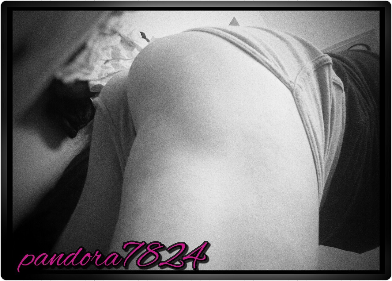 pandora7824:  Bend over and slide those shorts… ;) ❤Pandora #me