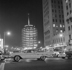 rockandrollpicsandthings:  Capital Records Building in NYC, 1960