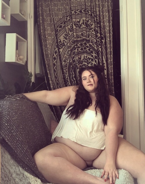 that-fatt-girl:  Feeling cute af  Very cute-n-sexy