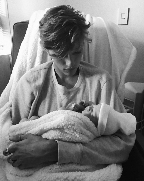 LUCKYBSMITH: She’s here meet Gravity Blue Smith, I’ve never felt so happy… I love