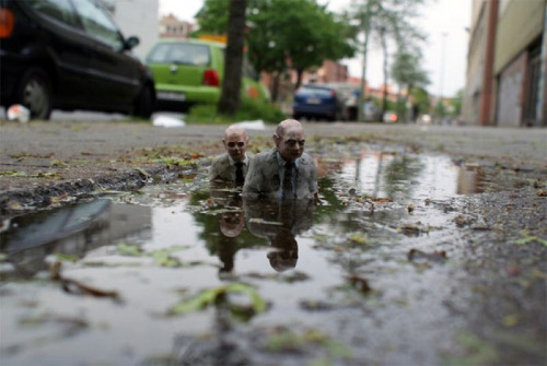 likeafieldmouse:  Isaac Cordal - Cement Eclipses (2012)