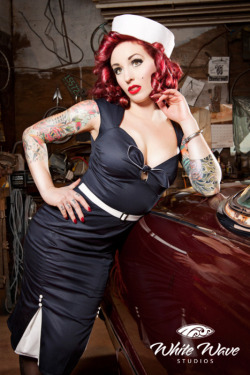 foxypinups:  check out my other blog at http://holdfuckingfast.tumblr.com