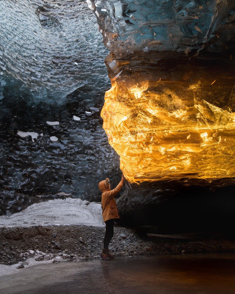 bobbycaputo:  Setting Sun Turns Ice Cave in Iceland Into Amber  