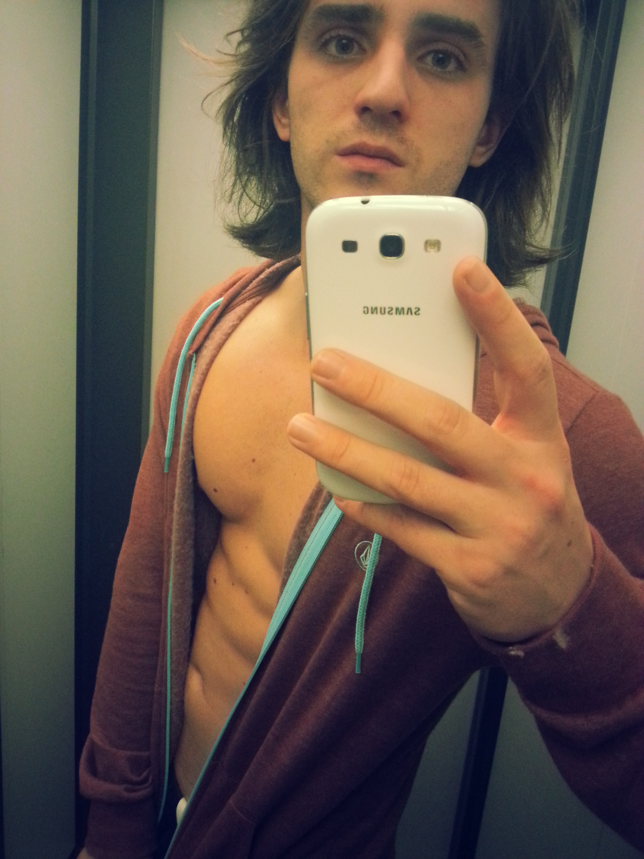 deeperharderrougher:  You’ve gotta love a stud who takes pics of himself slowly