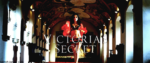feliinoh:  Victoria’s Secret Holiday Commercial 2011: Tell Me. Doutzen Kroes Candice