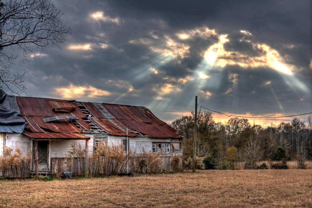destroyed-and-abandoned:  More Mississippi abandon Source: dixiehistorian (reddit)