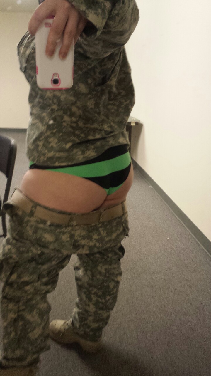 mymarinemindpart2:  sexy Army babe pt 3