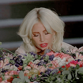 dailyladygagagifs: Lady Gaga covers “What’s Up’ and “Imagine”