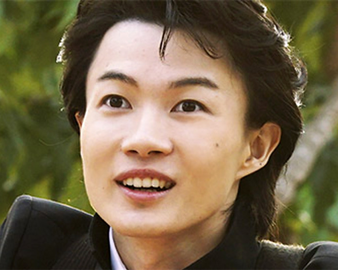 highdio:  More DiU cast photos.