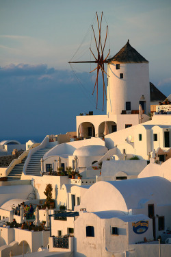 Travelingcolors:  The Beautiful Oia, Santorini | Greece (By Katka S.) 