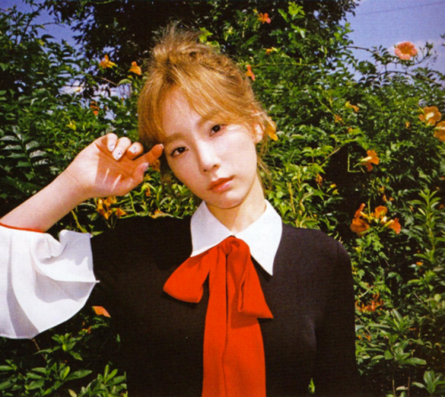 female idols x flowers