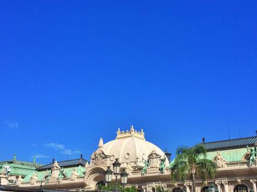 There are more room for explorations if you look up // Read my funny tips and happenings in Monaco o