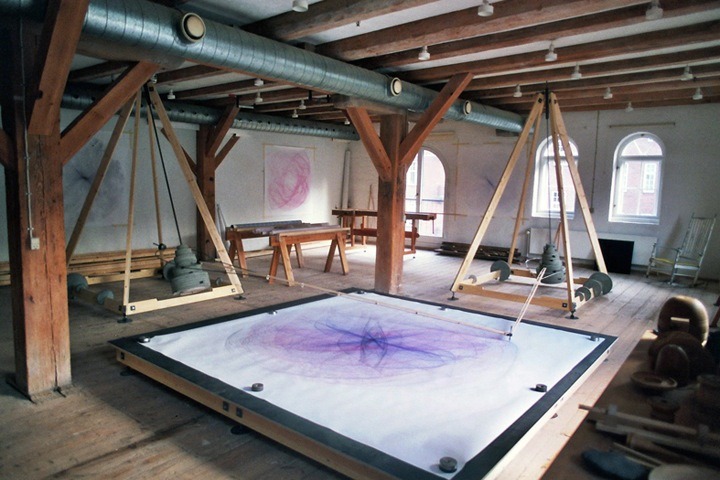pulmonaire:  Drawing Machine by Eske Rex 