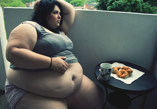 Porn photo ussbbw:  Snacking is a conscientious, nourishing