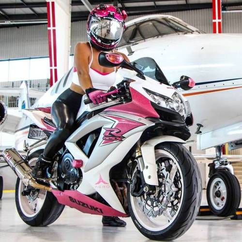 motorcycles-and-more: Biker girl on Suzuki GSXR