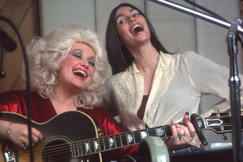 twixnmix: Linda Ronstadt, Dolly Parton and Emmylou Harris during a recording session in February 197