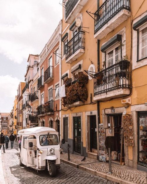 Alfama, Lisboa, Portugal | Alisa Anton