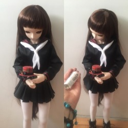 Mi dollfie ya tiene nueva ropa, esta divina!