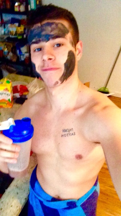notpano:  Taking care of my body and my skin ^_^