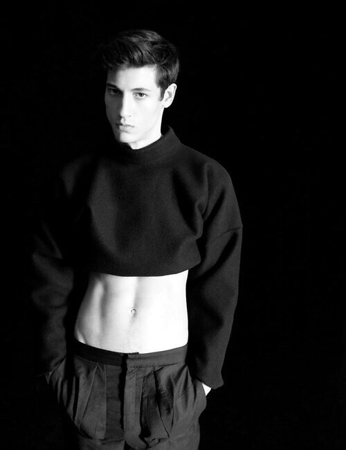 the-anal-rapist:  harriejuana:  the best of boys in crop tops  benalessi Look it’s