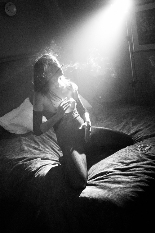 therealchipwillis:  smoking  idiivil 