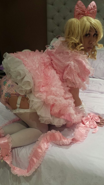 helplesslyregressed:Notice how the garters go underneath her diaper?  I make sure her diaper goes on