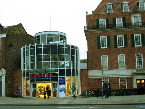 Tesco entrance, Clapham Common