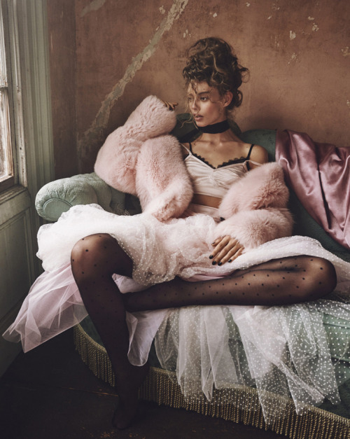 fashion-choices:Ondria Hardin by Mariano Vivanco | Vogue Russia November 2015 
