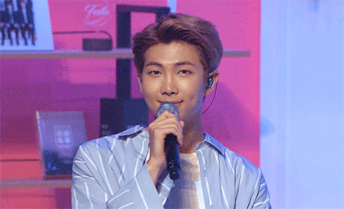 rapmunstar:eyebrow wiggles