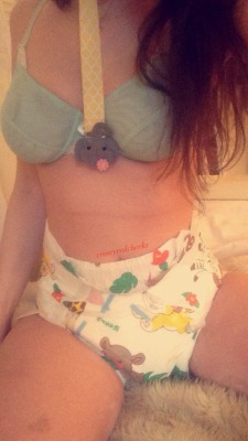 rroseyredcheeks:  I adulted really hard today so as soon as I got home I put on my diapies ☺️ I love rearz safari they are so thick 😊🐯🐨🦁