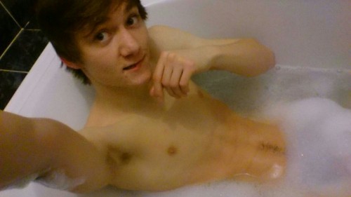 toplesstuesdayspecial: Bath time again :P