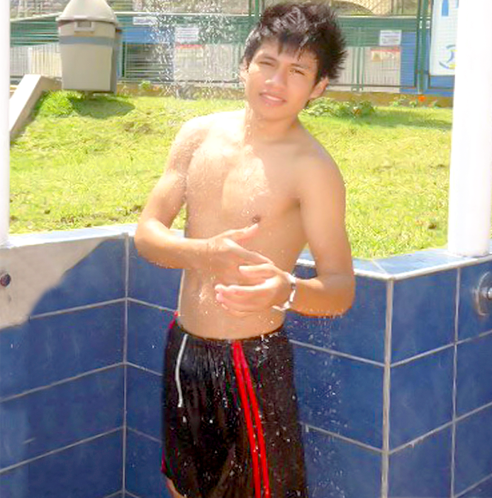 peruchosexyhot1:  ¡Vamos todos a las duchas!