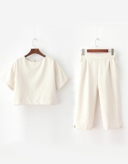 6ium:  Set: Crop top + Pants in Beige / White 