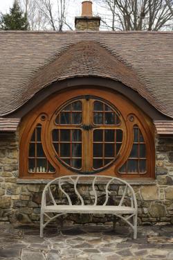 oldfellingaxe:“This Hobbit house belongs to a lifelong fan of author J.R.R. Tolkien who wanted a worthy — and private — repository for the rare books and Tolkien-inspired memorabilia he has collected..“