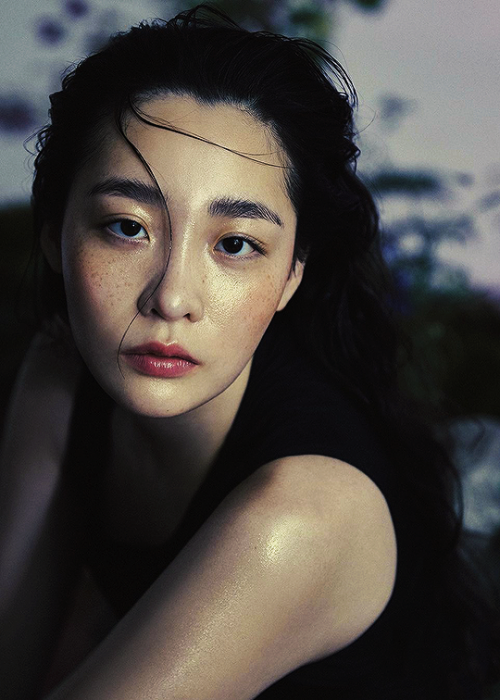 gominshi: KIM MIN HA ph. by Yoon Ji Yong for ELLE Korea (May 2022)