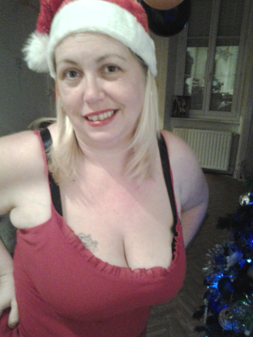 WHO WANT’S TO FILL MY STOCKING’S !!! X