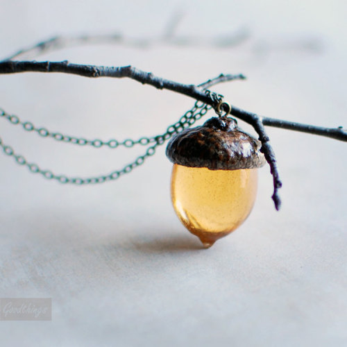 Resin Acorn Jewelry Casts a Beautiful Fall Glow Around Your NeckCelebrate the arrival of fall with a