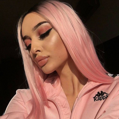 glamsatan: Message me to check out your blog ❤