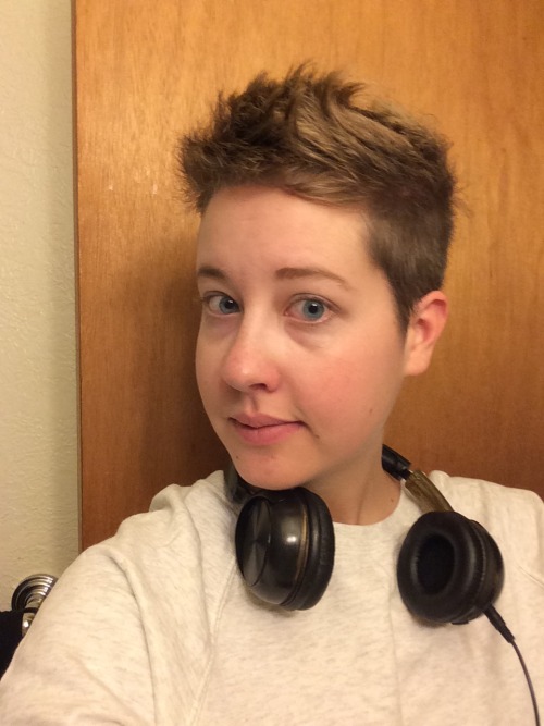 deceptiqueer:I chopped off all my hair and it feels so good