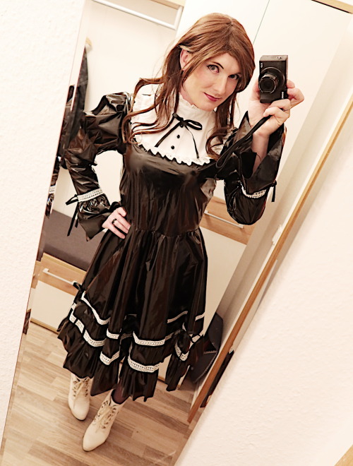 Many thanks to everyone for reaching 10k followers! *kisses* :x :x :x I am your maid as present ^.^~