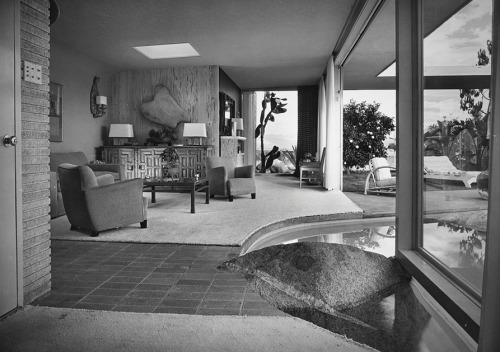ofhouses:  345. Albert Frey /// Loewy House /// Palm Springs, California, USA /// 1946-47 OfHouses guest curated by Sebastian Adamo (Adamo-Faiden): “The house as an oasis that induces to the celebration of climate.”(Photos: © Julius Shulman, Peter