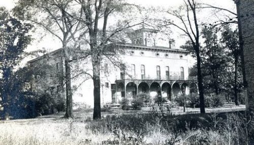 James Waller’s Buena House, standing roughly where Buena and Sheridan now intersect, 1860, Chicago.
The surrounding neighborhood would eventually be developed into Buena Park.