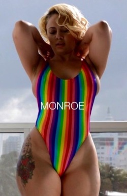 thickazzgurlz:  Phatpussygurlz   Yolie Monroe