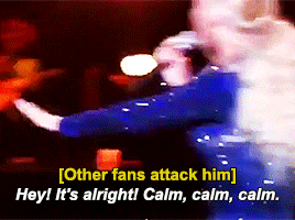 gleaux:  thequeenbey:That time a stan almost dragged Beyonce to her death and she