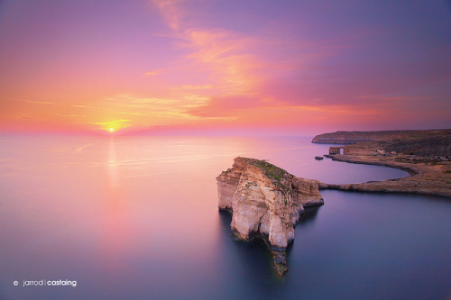 Malta - Fungus Rock by Jarrod Castaing on Flickr.